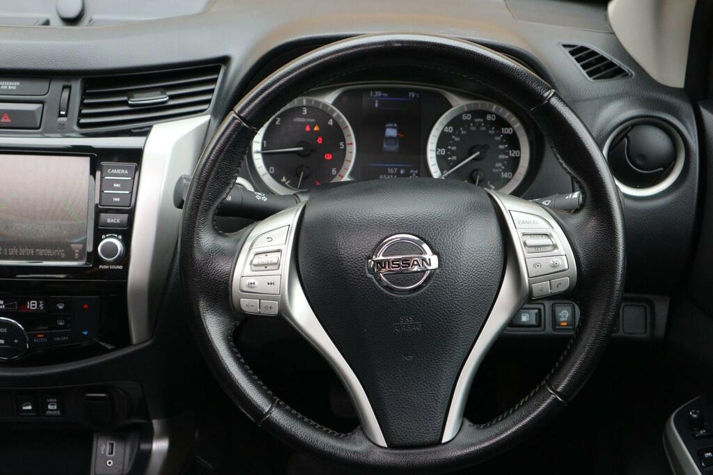 Nissan Navara Tekna Red #30