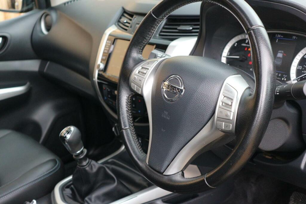 Nissan Navara Tekna Red #35