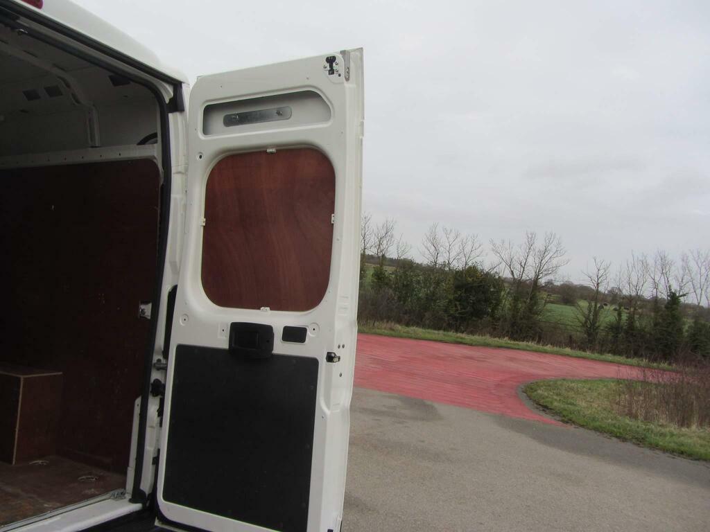 Peugeot Boxer 2L Professional White #10