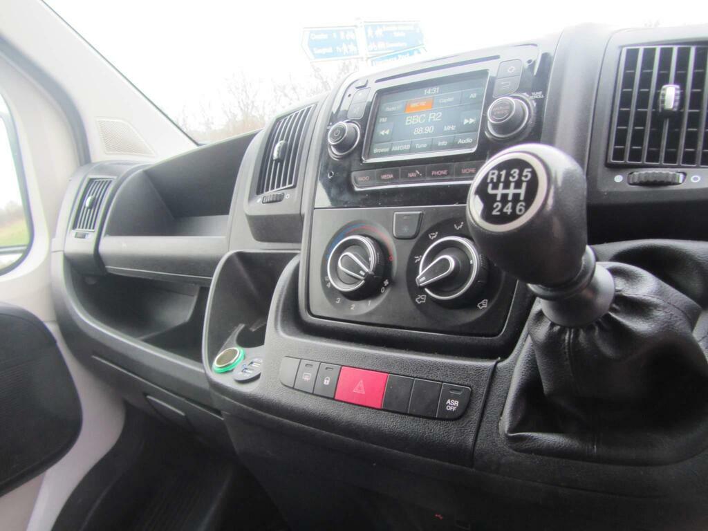 Peugeot Boxer 2L Professional White #12