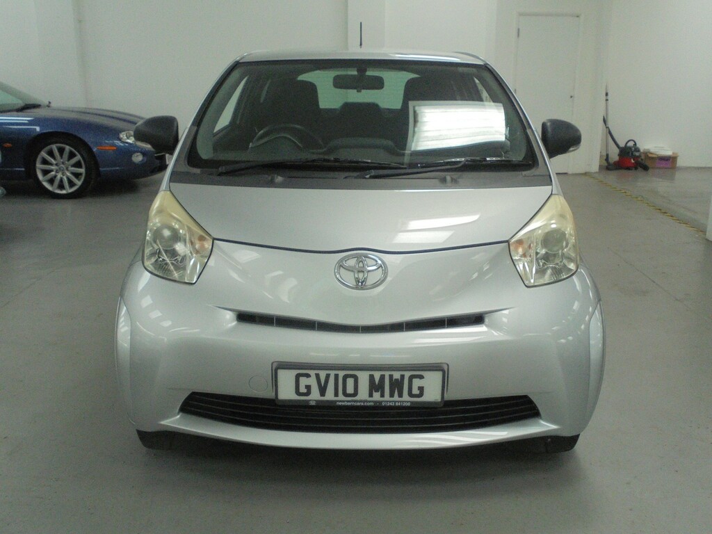 Toyota IQ 1.0 Vvt-i Silver #2