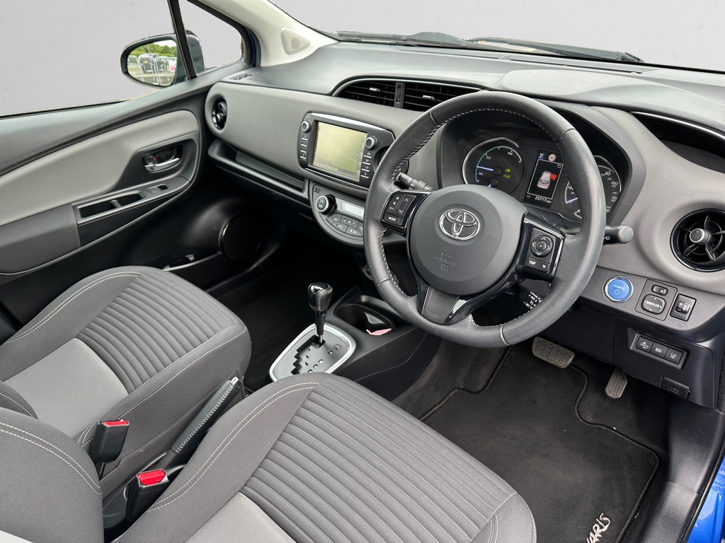 Toyota Yaris 1.5 Vvt-i Icon Tech Grey #11