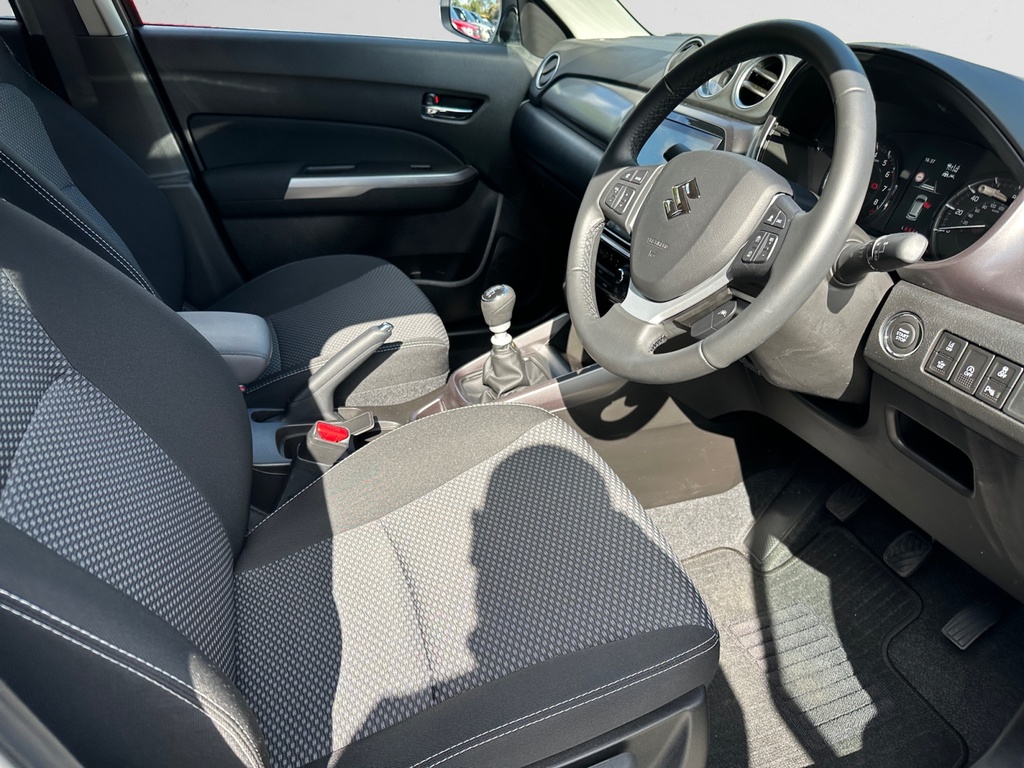 Suzuki Vitara 61Kwh Motion 2Wd White #11