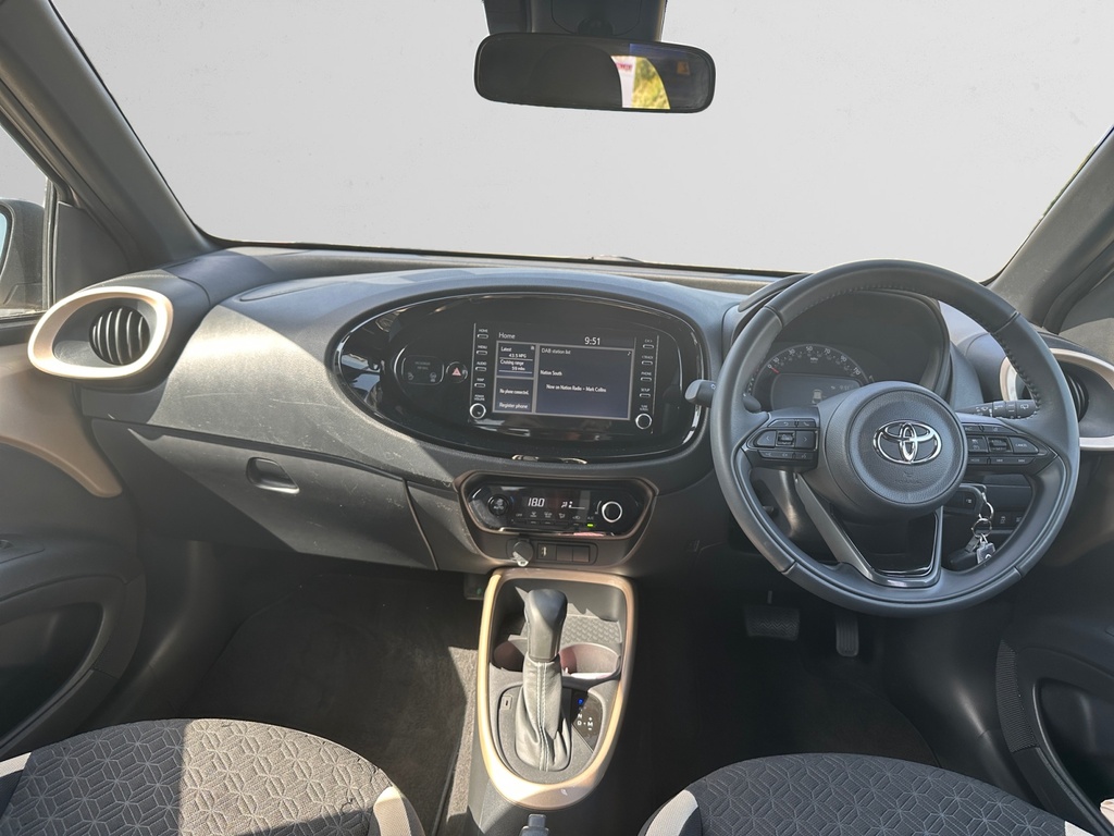 Toyota Aygo X 1.0 Vvt-i Edge Beige #6