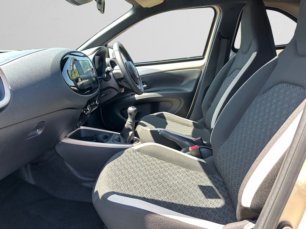 Toyota Aygo X 1.0 Vvt-i Edge Beige #5
