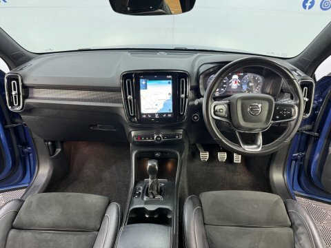 Volvo XC40 1.5 T3 R-design Blue #4