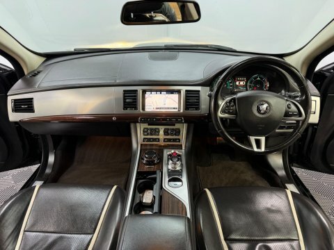 Jaguar XF 2.2D Portfolio Black #4