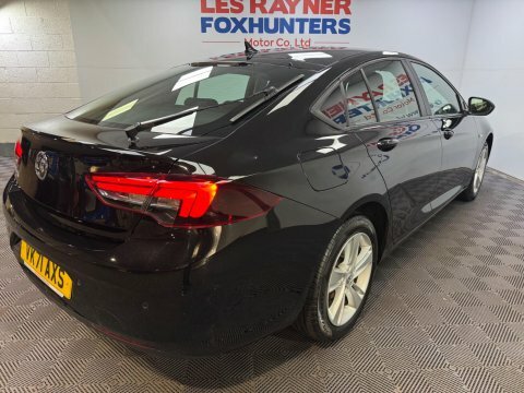 Vauxhall Insignia 1.5 Turbo D Se Nav White #26