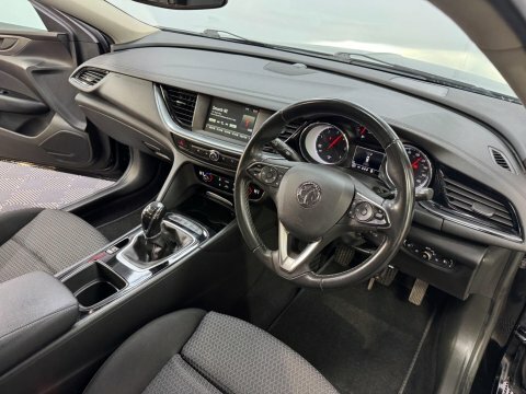 Vauxhall Insignia 1.5 Turbo D Se Nav White #30