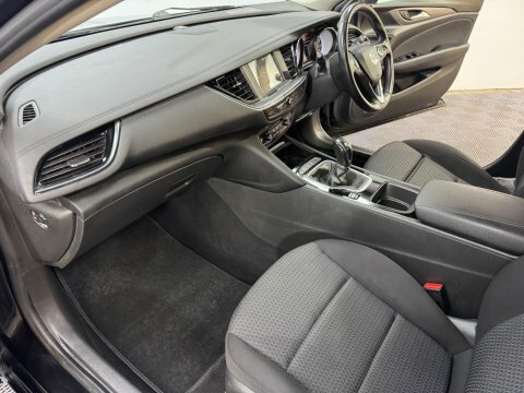 Vauxhall Insignia 1.5 Turbo D Se Nav White #38