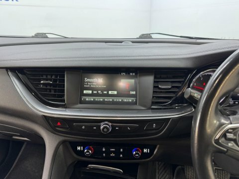 Vauxhall Insignia 1.5 Turbo D Se Nav White #32