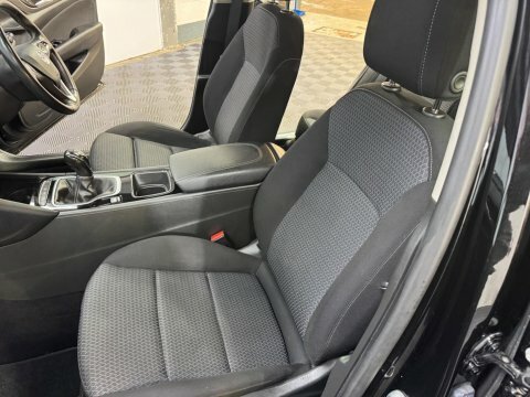 Vauxhall Insignia 1.5 Turbo D Se Nav White #21