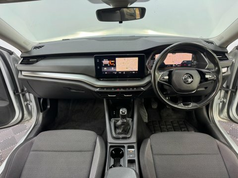 Skoda Octavia 1.5 Tsi Act Silver #4