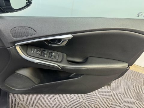 Volvo V40 2013 1.6L T2 Se Lux 118 Bhp Blue #32