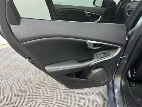 Volvo V40 2013 1.6L T2 Se Lux 118 Bhp Blue #40