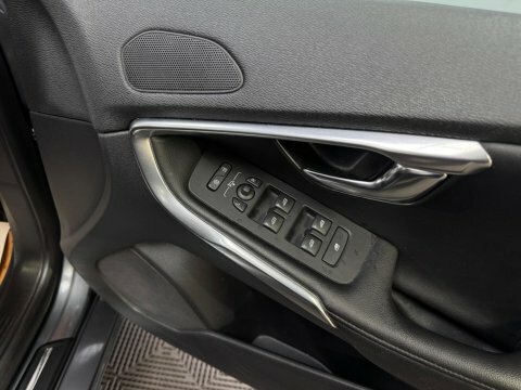 Volvo V40 2013 1.6L T2 Se Lux 118 Bhp Blue #31