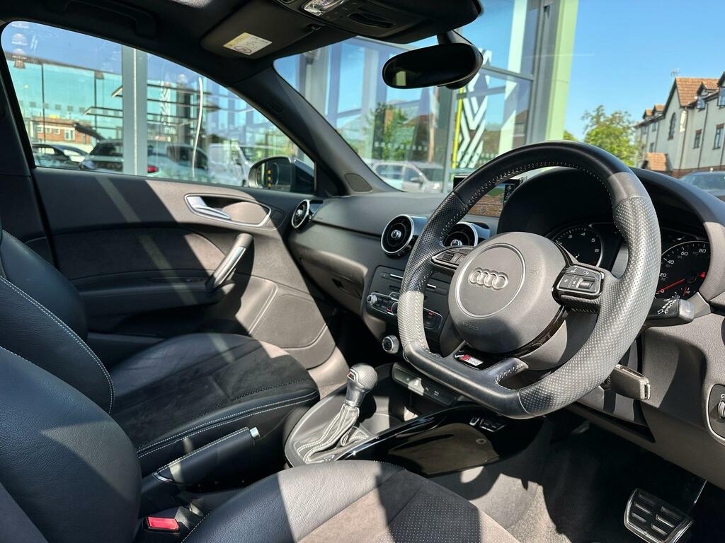 Audi A1 1.4 Tfsi Cod Black Edition Sportback S Tronic Euro KW67KHC Black #4