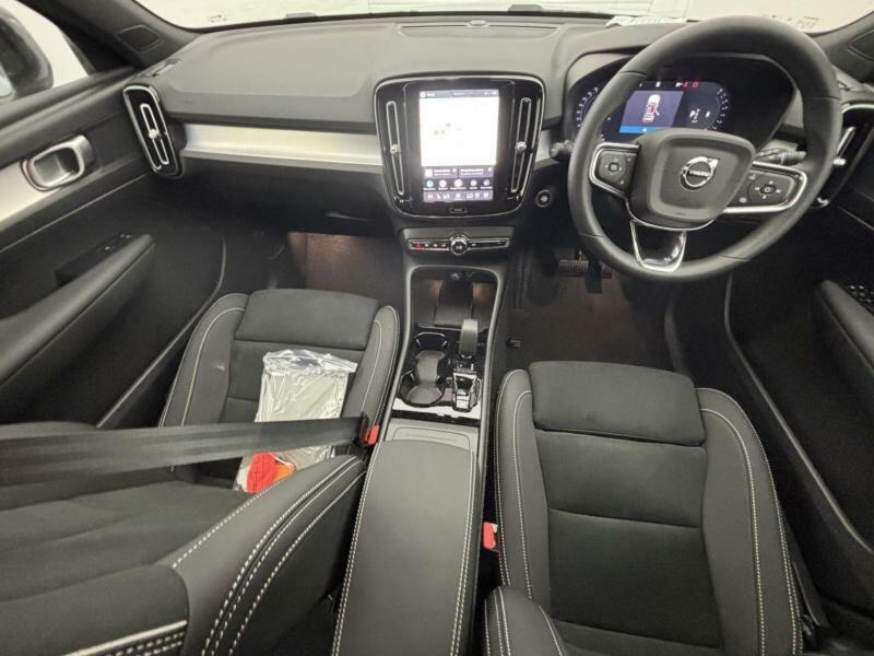 Volvo XC40 2.0 B4 Mhev Plus Dark Dct Euro 6 Ss White #4