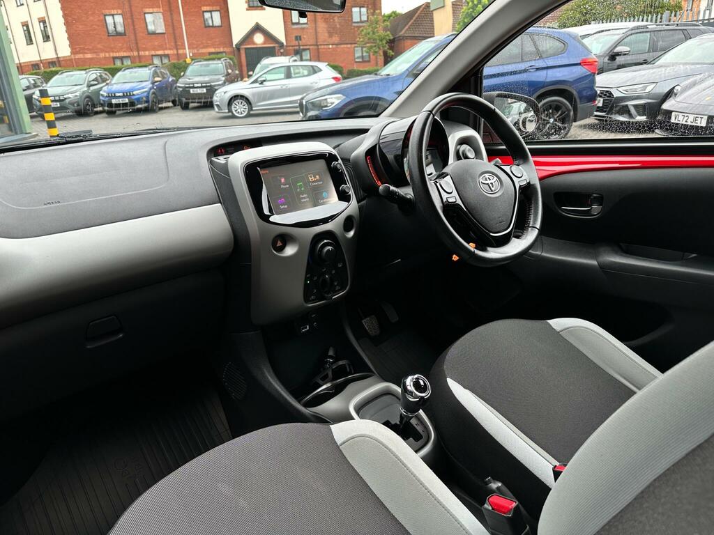Toyota Aygo 1.0 Vvt-i X-play X-shift Euro 6 Red #2