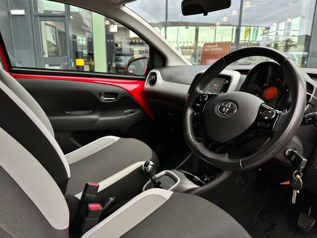 Toyota Aygo 1.0 Vvt-i X-play X-shift Euro 6 Red #6