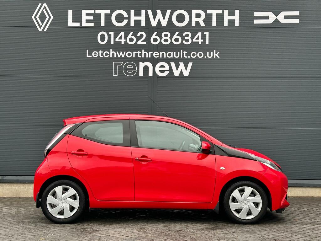 Toyota Aygo 1.0 Vvt-i X-play X-shift Euro 6 Red #4