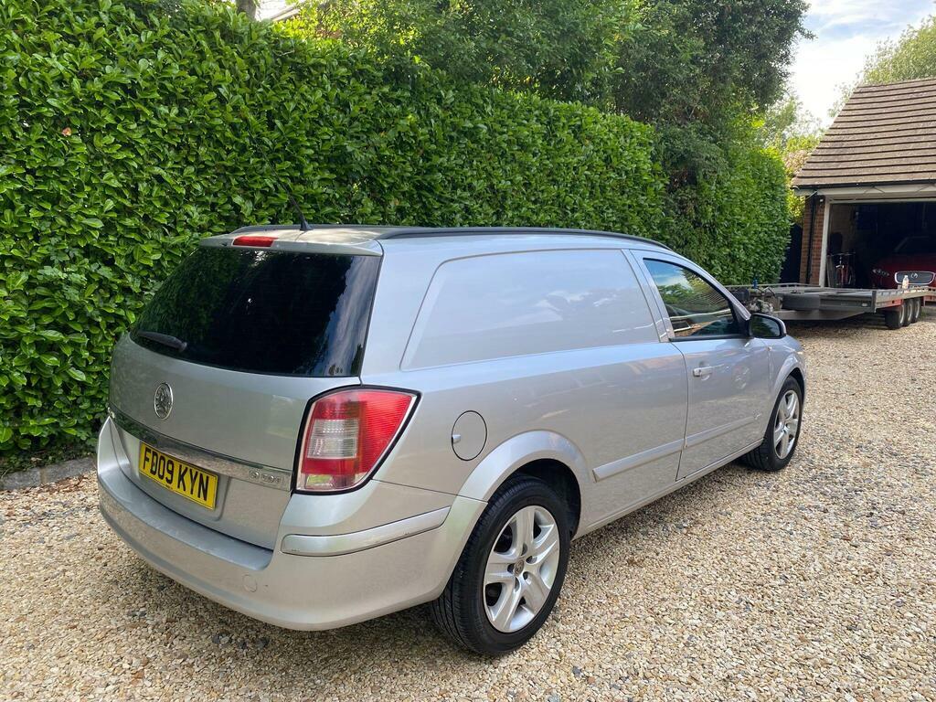 Vauxhall Astra 1.8I Design Twin Top Red #2