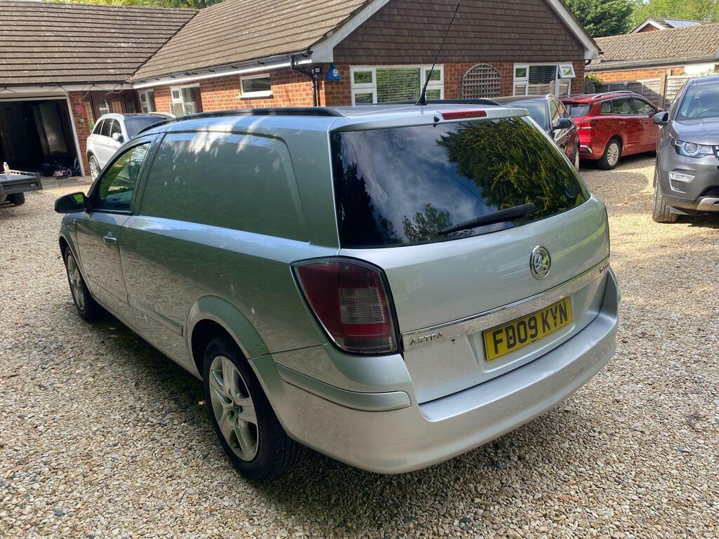 Vauxhall Astra 1.8I Design Twin Top Red #4