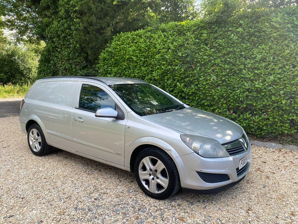 Vauxhall Astra 1.8I Design Twin Top Red #1