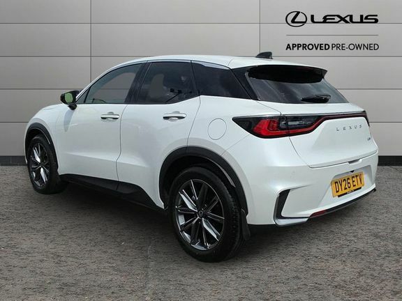 Lexus LBX Premium Plus Black Interior DY26ETV White #5