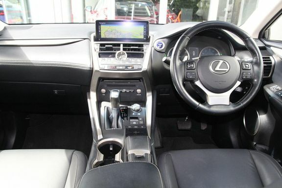 Lexus NX Premium Silver #7