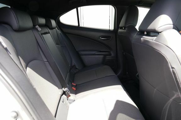 Lexus UX 300H E4 2.0 F-sport Cvt White #9