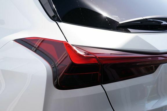 Lexus UX 300H E4 2.0 F-sport Cvt White #22
