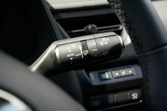 Lexus UX 300H E4 2.0 F-sport Cvt White #42