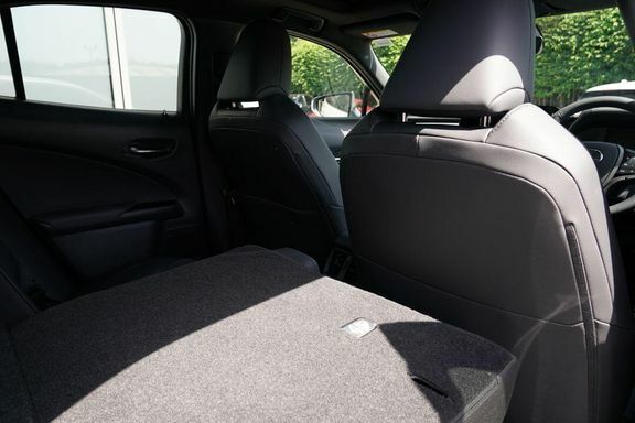 Lexus UX 300H E4 2.0 F-sport Cvt White #29