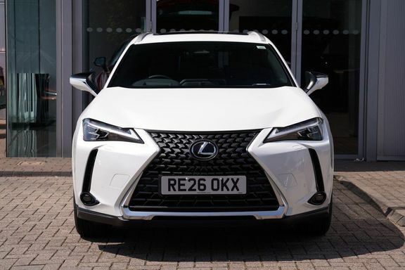 Lexus UX 300H E4 2.0 F-sport Cvt White #4