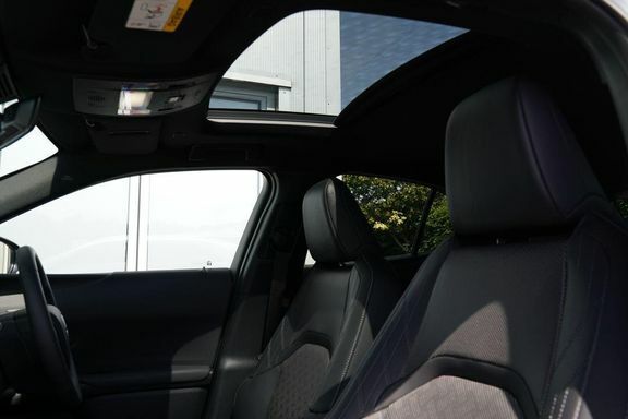 Lexus UX 300H E4 2.0 F-sport Cvt White #20