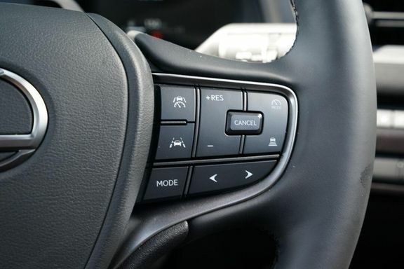 Lexus UX 300H E4 2.0 F-sport Cvt White #40