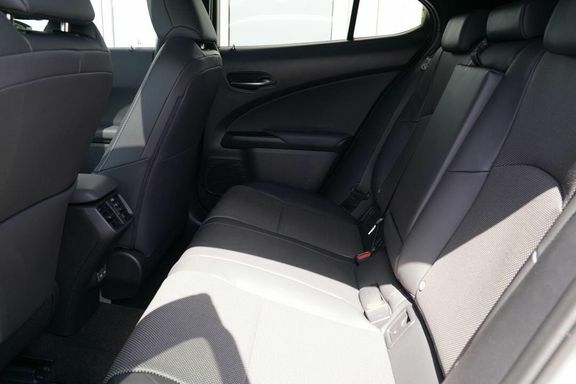 Lexus UX 300H E4 2.0 F-sport Cvt White #16