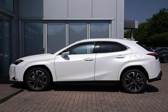 Lexus UX 300H E4 2.0 F-sport Cvt White #3