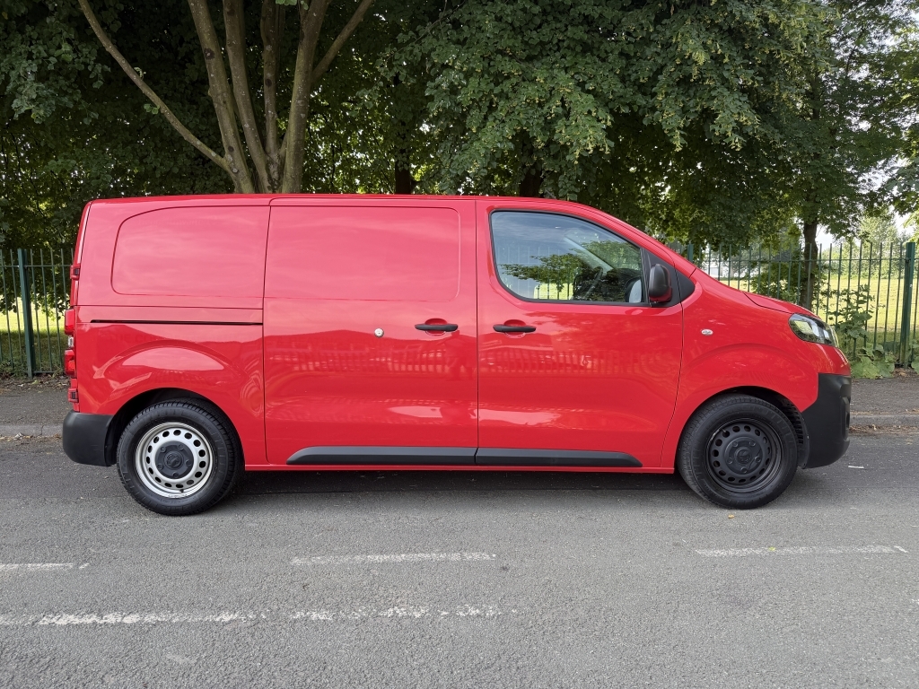 Vauxhall Vivaro 1.5 L1h1 F2700 Dynamic Ss Red #4