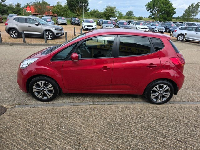 Kia Venga 3 Mpv Red #5