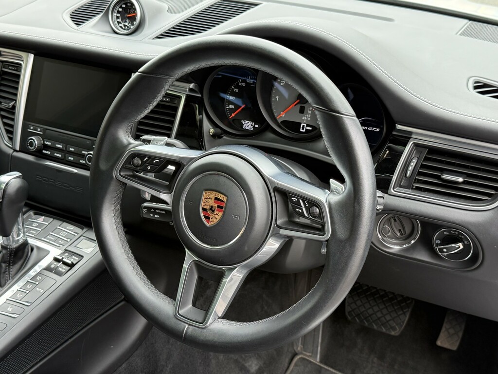 Porsche Macan 3.0 T V6 Gts White #3