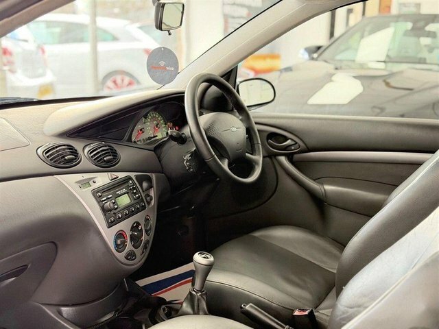 Ford Focus 16V Silver Hatchback Silver #6