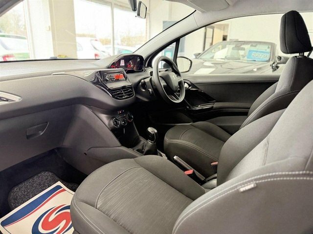 Peugeot 208 Vti Puretech Access Hatchback White #6