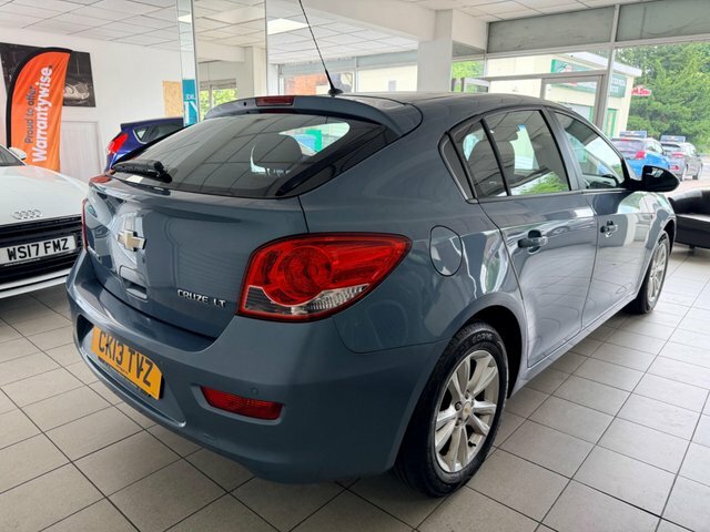 Chevrolet Cruze Lt Hatchback Blue #4