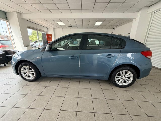 Chevrolet Cruze Lt Hatchback Blue #5