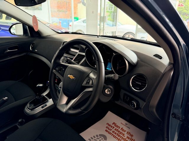Chevrolet Cruze Lt Hatchback Blue #2