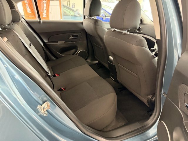 Chevrolet Cruze Lt Hatchback Blue #3