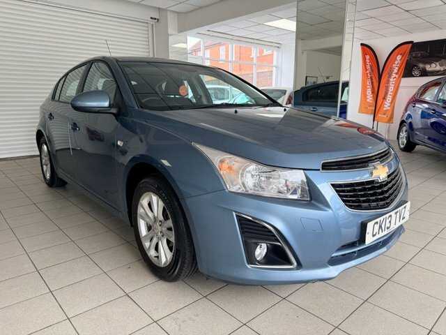 Chevrolet Cruze Lt Hatchback Blue #2
