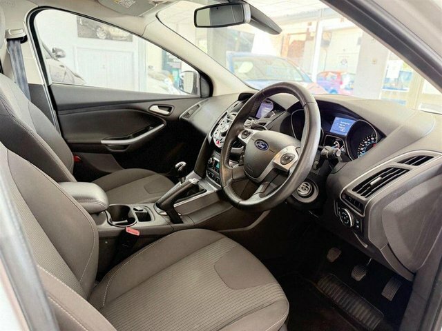 Ford Focus Tdci Titanium Navigator Hatchback White #2